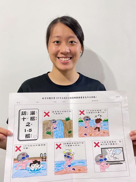 黃渼茜選手邀請學生一同參與110年水域安全創意繪圖及創意海報設計競賽。體育署提供