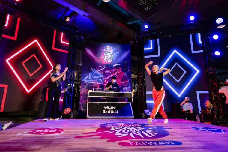 本屆Red Bull Dance Your Style冠軍戰由Waccking傳奇姐妹對戰掀起全場高潮。官方提供