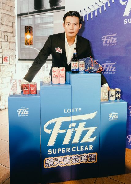 「型男左投」王維中魅力無法擋，首度接下樂天Fitz啤酒台灣區品牌代言人，他更加碼宣布投入今年中華職棒年度選秀，與樂天Fitz一同在職棒闖出一片天。主辦單位提供