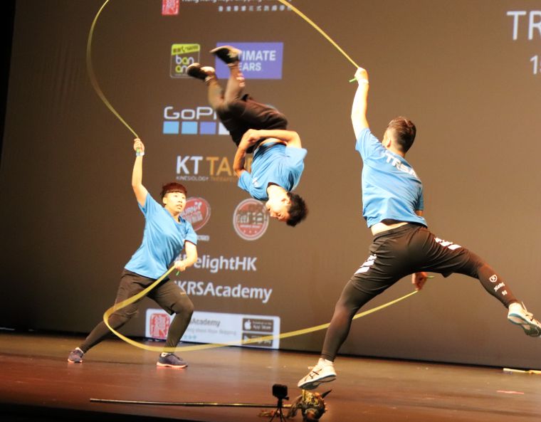 「TRSA-kingdom」做出多個騰空動作，博得全場觀眾歡呼。臺灣專業花式跳繩學院提供