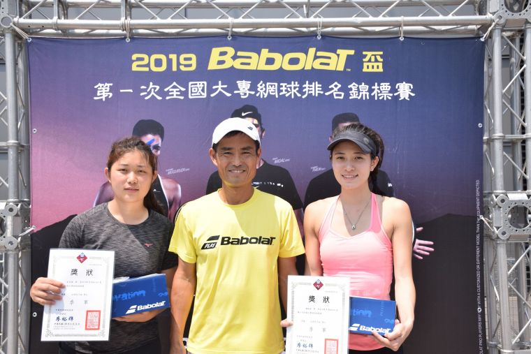 女子單打季軍宋季蓁（左）、謝鈺葶（右）。網球協會提供
