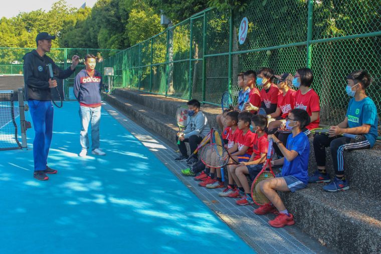 師大網球隊教練林岱樵擔任授課講師。太平洋網球發展基金會提供