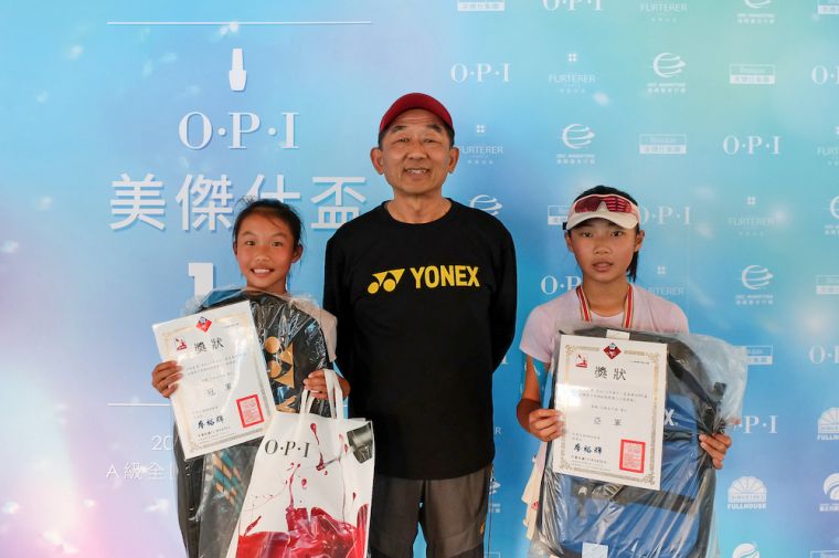 12歲女單冠軍江采蓉（左）／亞軍崔悅容（右）。海碩整合行銷提供