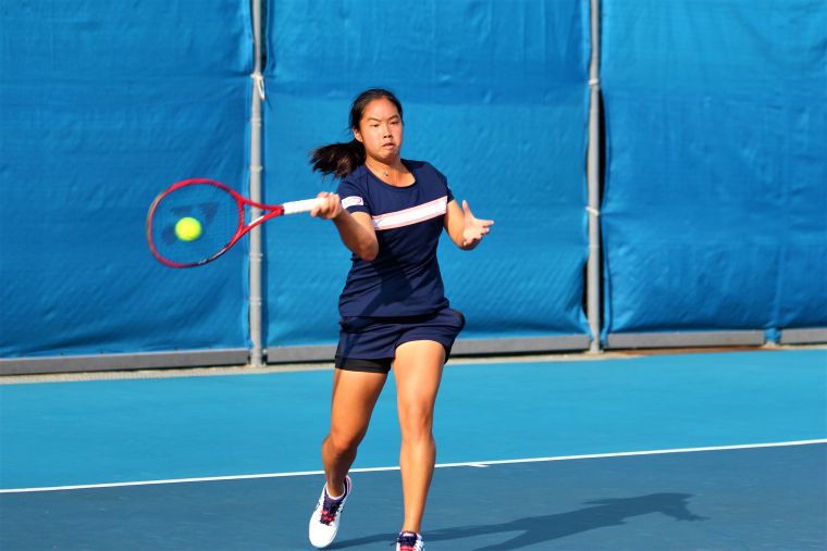 上屆冠軍楊亞依以直落二輕鬆擊敗對手。網球協會提供