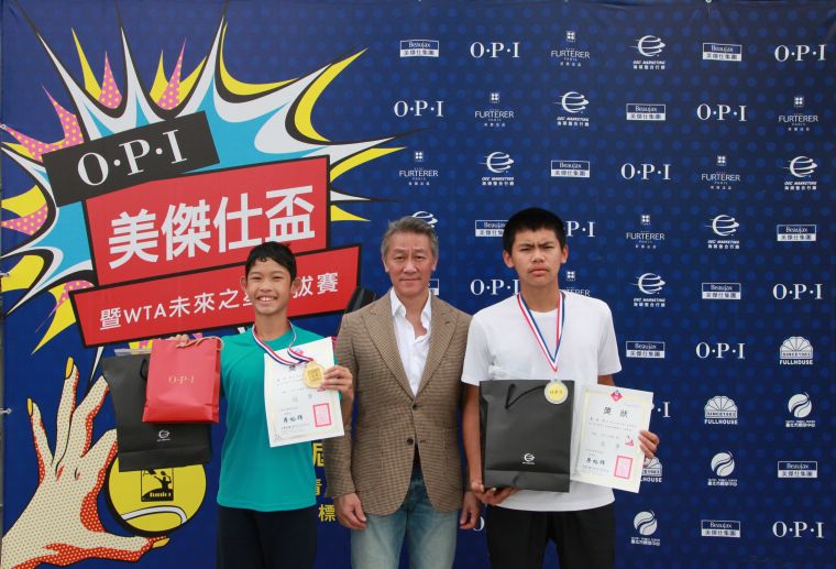 14歲男單冠軍楊昕昱（左）、亞軍黃政閔（右）。海碩整合行銷提供