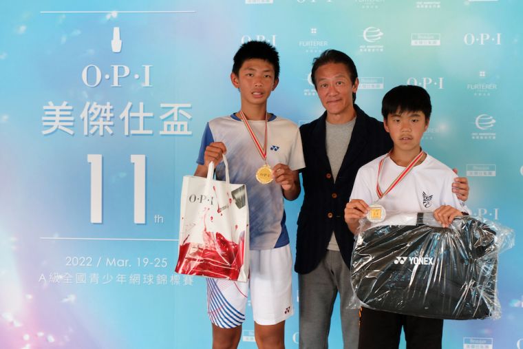 14歲男單冠軍王彥珺（左）、亞軍陳泓叡（右）。海碩整合行銷提供