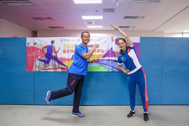 2018臺北市運動熱區運動疲勞恢復課程，臺北市體育局李再立局長與蕭湘凌邀請市民一起加入舞跑俱樂部。