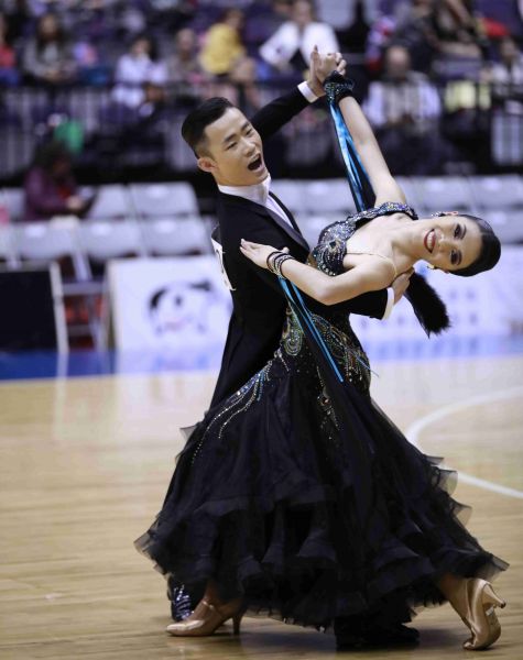 亞洲業餘摩登組台灣好手王甯弘、劉怡微展現唯美舞姿。大會提供