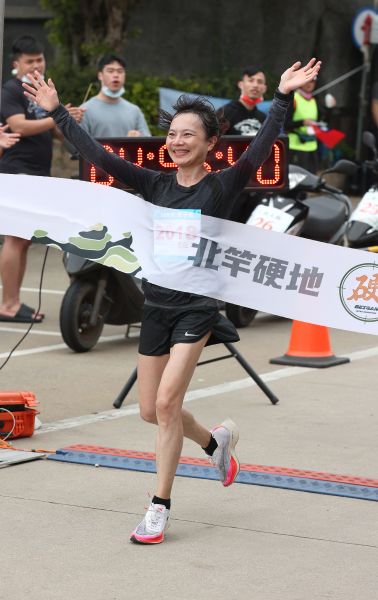 50公里組女子冠軍李佳玫。大會提供
