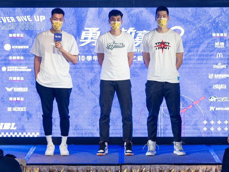 三位球星學長成力煥（左）、吳曉謹（中）、蘇士軒（右）。展逸國際提供