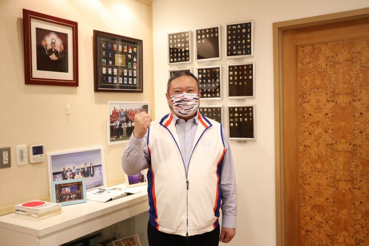 中華奧會林鴻道主席提到，口罩雖是最基本的防疫物資，但也是最重要的必需品。中華奧會提供