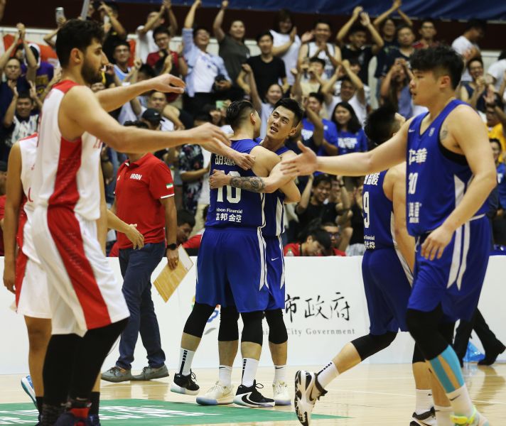 中華藍延長賽贏球。中華民國籃球協提供