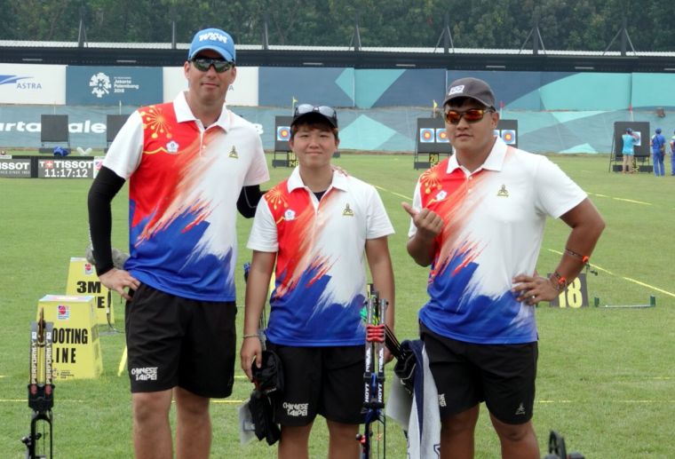 中華隊潘宇平(右起)、陳怡瑄和教練Robert Turner。林政賢／提供。