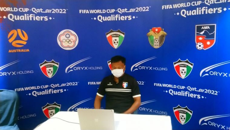台灣隊王家中教練以視訊方式參加賽前記者會。足協提供