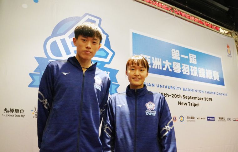 中華隊選手林俊易(左)、許玟琪(右)。大會提供