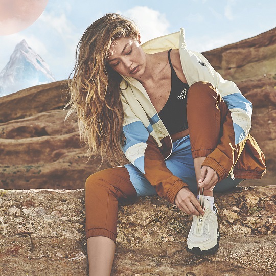 全系列的運動服裝反應了Gigi Hadid對戶外運動的熱愛，沙漠卡其色和天藍色作為系列主要配色。官方提供