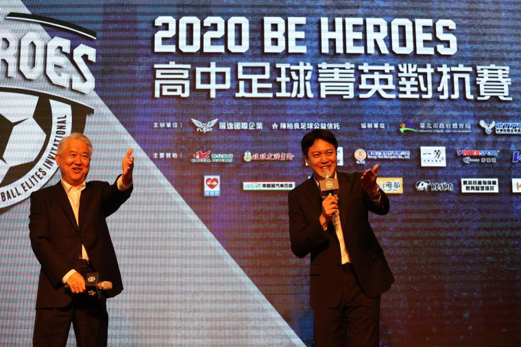 凱基銀行董事長魏寶生(左)與展逸國際企業董事長張憲銘都是BE HEROES足球發展計畫發起人。BE HEROES提供