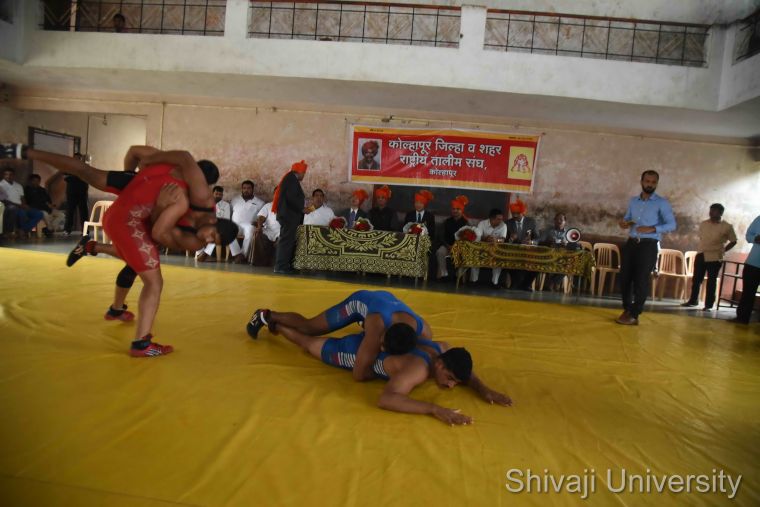 參訪摔角練習。Shivaji大學提供
