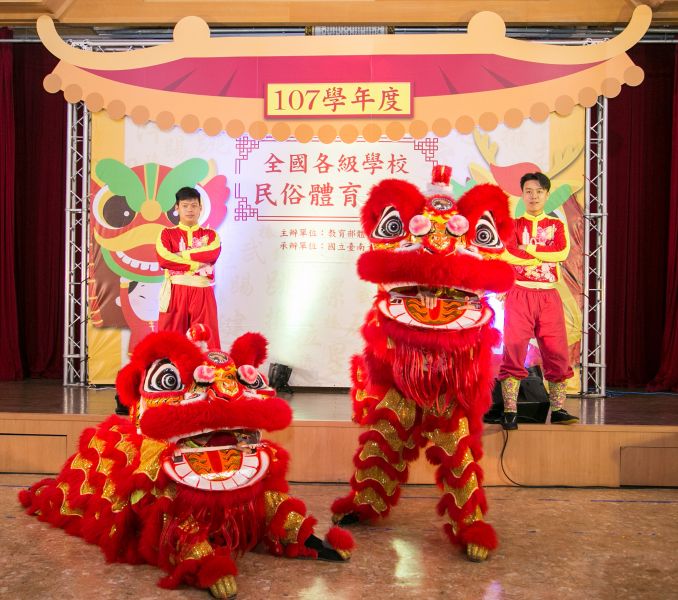 台北市立大學醒獅隊在記者會上表演開場秀。臺南大學提供