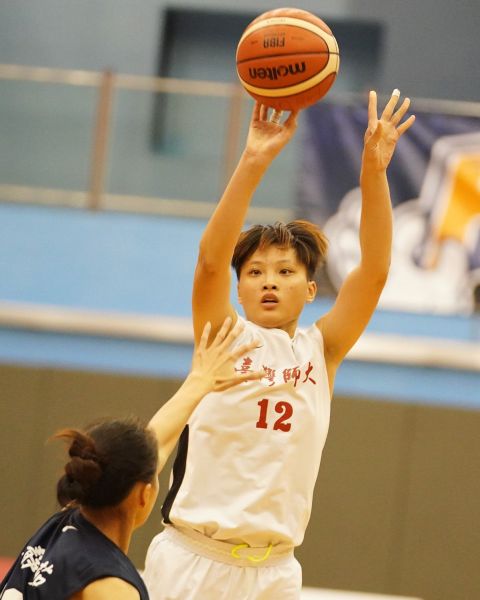 台師大一陳雅彤得15分、6籃板。