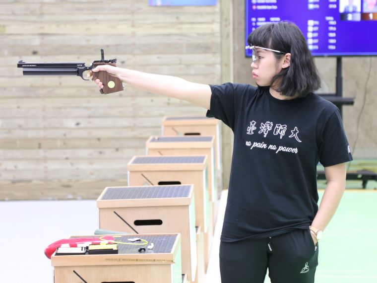台灣師大余艾玟摘下女子10公尺空氣手槍個人金牌。大會提供