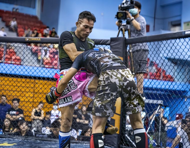 台灣泰國拳王阿朋首度參加綜合格鬥賽。大會提供