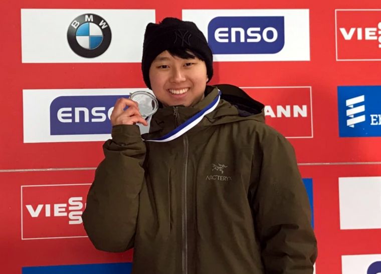 林欣蓉為台灣奪得第一面亞錦賽成年女子組銀牌。中華民國雪橇協會／提供。