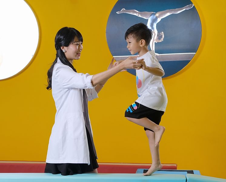 史波奇職能治療師呂家馨指出 6歲前黃金期 運動開發兒童大腦潛能。史波奇提供