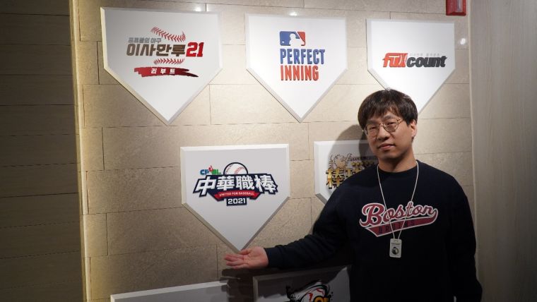 喜愛棒球的遊戲製作人閔鐘垣先生全心投入打造《CPBL中華職棒2021》。官方提供