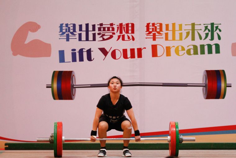 國中女生組49公斤級金牌黃宜甄。協會提供
