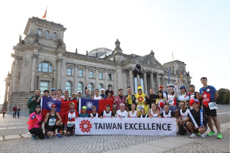 自台灣與德國的跑者組成台灣精品代表隊，聯手在柏林最速賽道上用創意行銷台灣精品與臺灣形象。