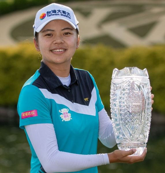 台灣大哥大贊助的高球女將徐薇淩以能所不能的精神，成功於美國女子職業高爾夫巡迴賽（LPGA）純絲錦標賽摘下冠軍。官方提供