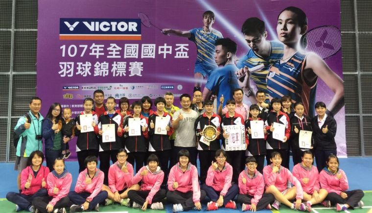 國中盃女團冠軍 東南國中。羽球協會提供