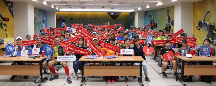 台灣精品代表隊選手與上百位跑者一同參與柏林馬拉松跑者訓練營。大會提供