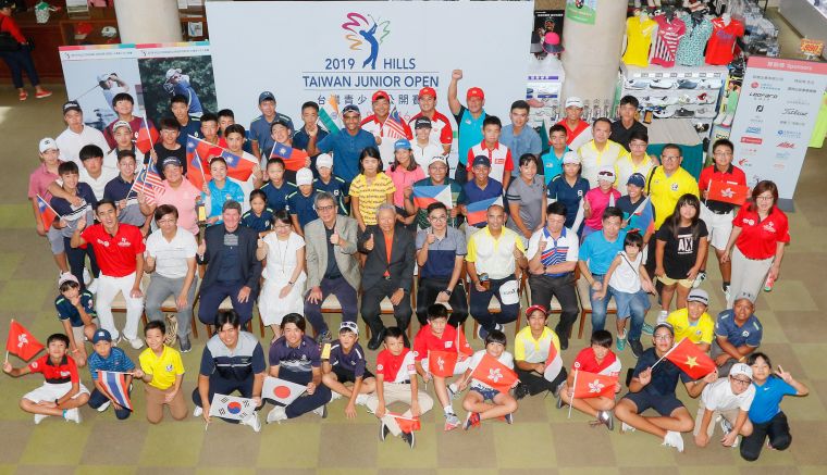 台灣青少年高爾夫球公開賽大合照。大會提供