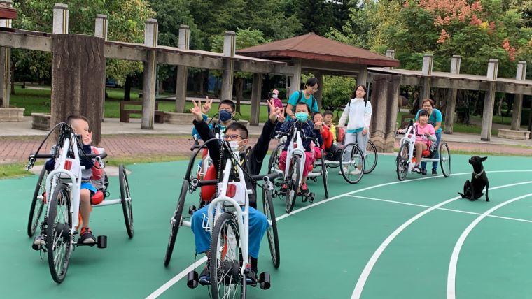 大同國小成為全台首個到輪椅夢公園的學校。官方提供