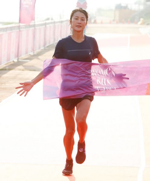女子馬拉松好手傅淑萍，今(14)日在2019 Taishin Women Run Taipei半馬組以1小時21分45秒順利封后。中華民國路跑協會提供