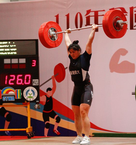 女子76公斤級金牌陳恩慈挑戰挺舉126公斤成功(原紀錄為自己保持的125公斤)。官方提供