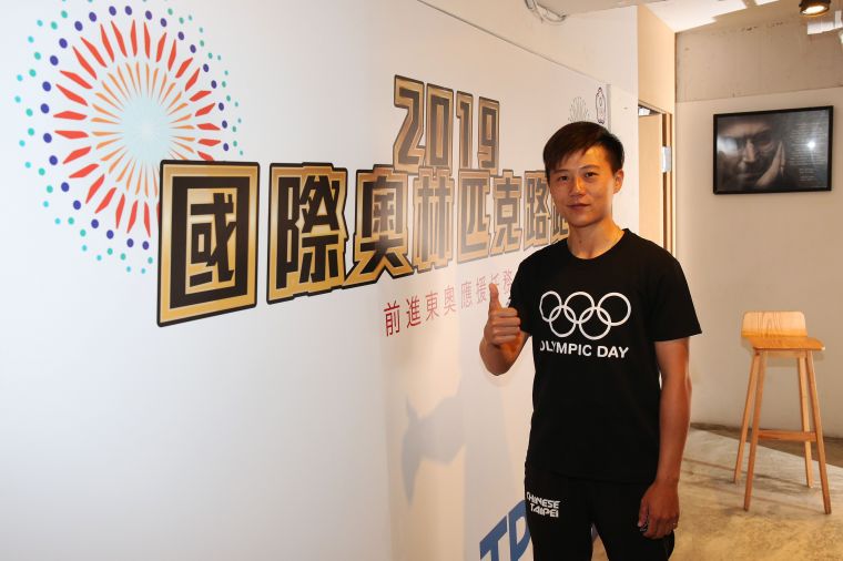 射箭選手雷千瑩出席為TEAM TPE國際奧林匹克路跑站台，號召全臺為中華隊應援。動能策略行銷提供
