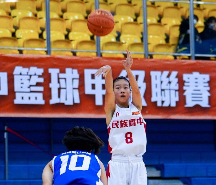 民族國二前鋒王若妍20分、14籃板「雙十」 。資料照片