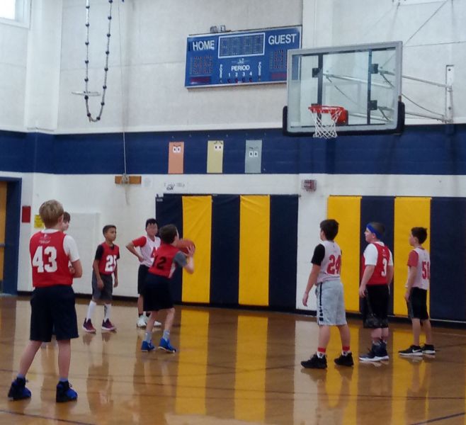小學五年級的籃球比賽。黃煜提供