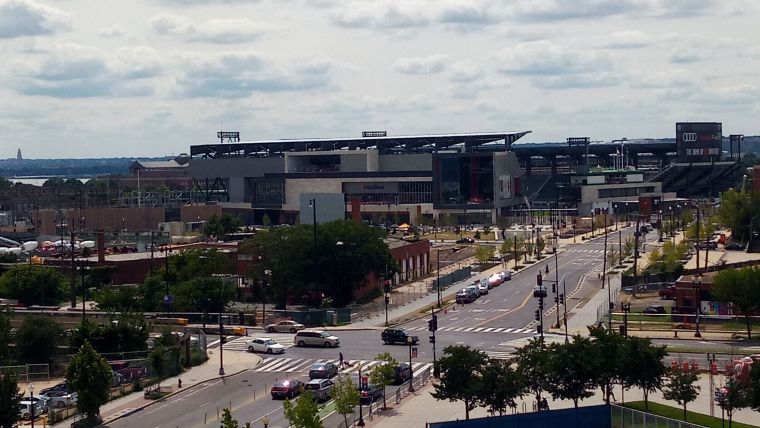幾呎之遙的 Audi中心是DC United足球隊主場。黃煜攝