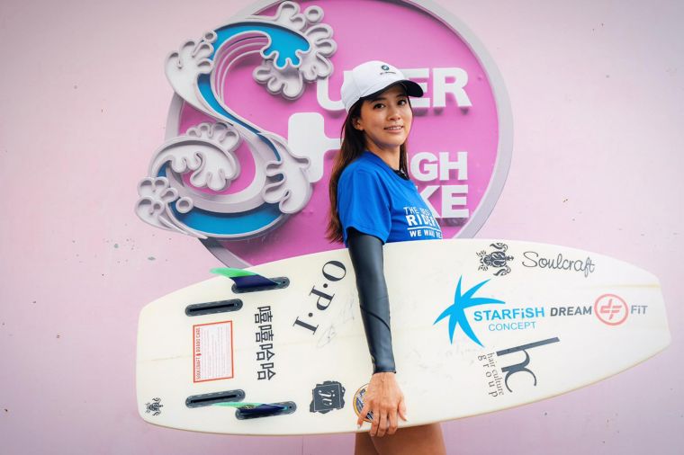 快艇衝浪選手陳美彤Kimberly獲得第四場國際「CWSA世界排名賽系列」Masters Women Surf組銅牌。照片台北市滑水協會提供