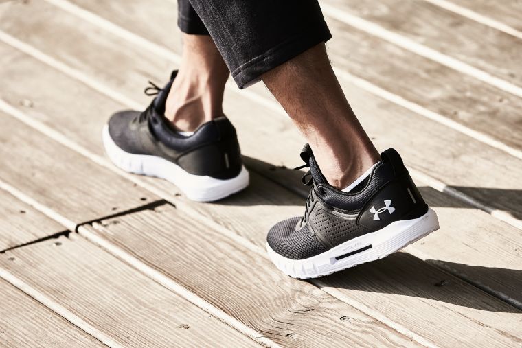 搭載HOVR緩震系統的休閒慢跑鞋「UA HOVR CTW」外型簡潔俐落，提供輕盈舒適的零重力腳感。官方提供