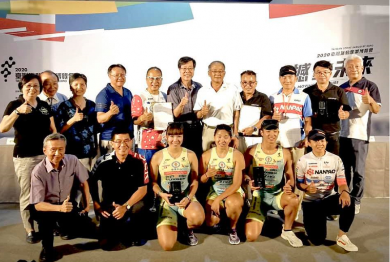 AROFLY長期與選手搭配，為台灣自行車運動供獻一份心力。官方提供