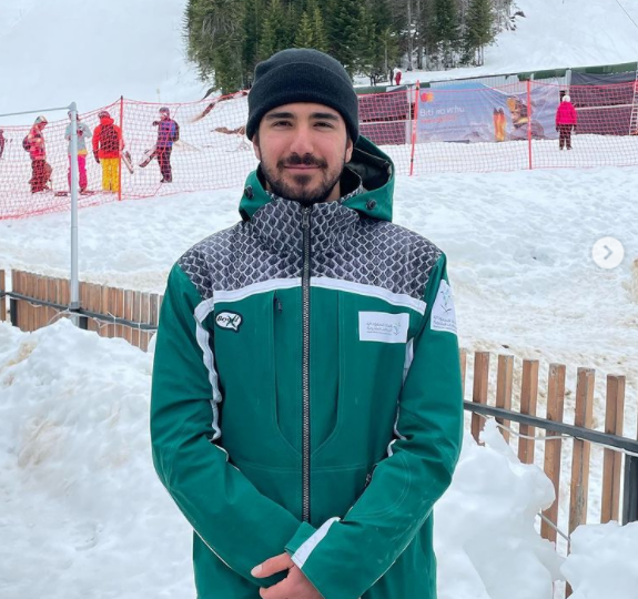來自沙烏地阿拉伯的男子選手法伊克·阿卜迪（Fayik Abdi），將挑戰高山滑雪項目。摘自阿卜迪IG