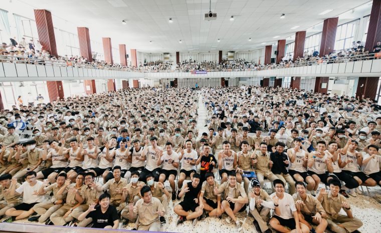 新竹攻城獅造訪國立新竹高中 吸引超過兩千名師生同樂。官方提供