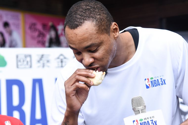 國泰金控連續兩年為「米其林」台灣獨家官方金融合作夥伴，邀請NBA 球星Rashard Lewis品嚐最新出爐的2019年台灣米其林必比登推介美食。