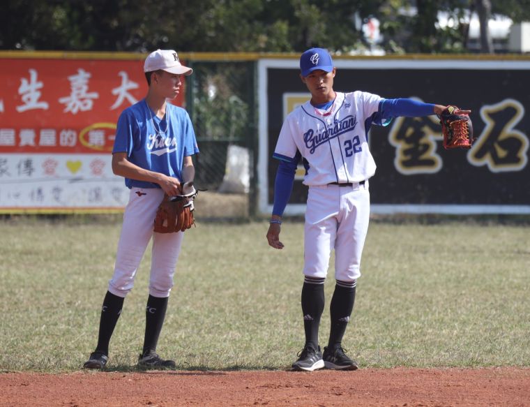 李宗賢協助指導嘉義高中棒球隊。官方提供