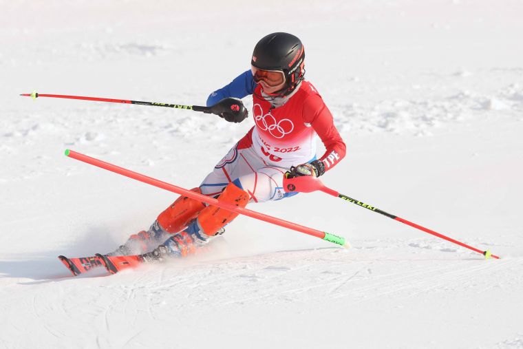 台灣19歲滑雪公主李玟儀開心在冬奧完賽。中華奧會提供